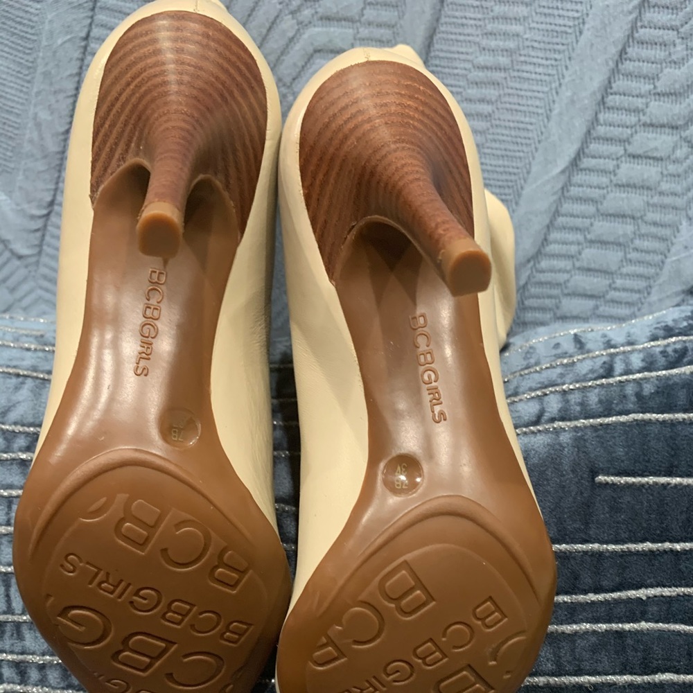 Bcbg Booties Nice Leather And Comfortable! - image 3